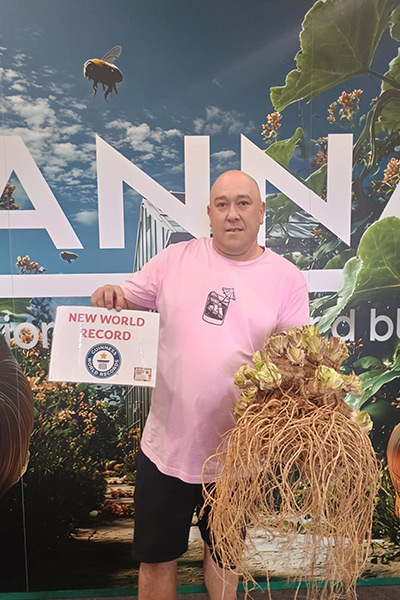 malvern-2025-chris-marriott-with-the-heaviest-celeriac