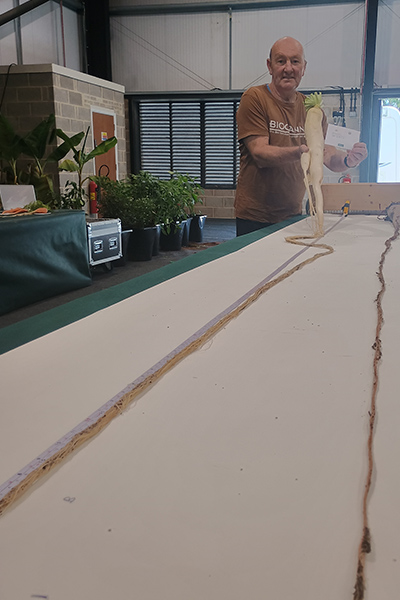malvern-2025-joe-atherton-with-the-longest-radish