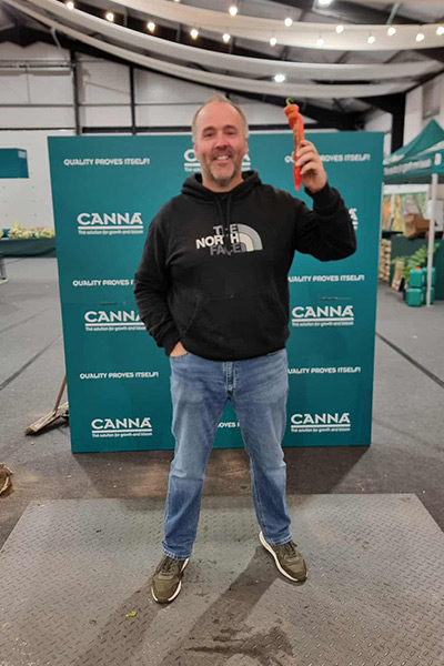 malvern-2025-kevin-fortey-with-the-longest-sweet-pepper