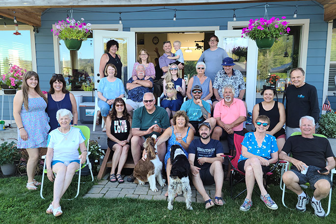 oldest-competitive-pickleball-player-joyce-jones-family-gathering-to-play-pickleball