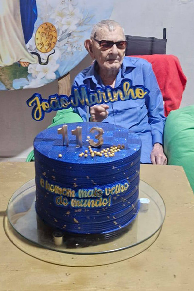 Joao points at his cake