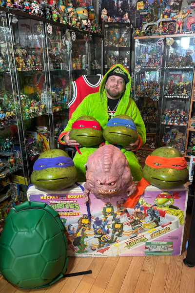 Dave in his hat posing with heads