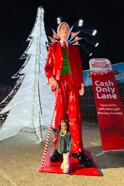 Jyoti with Robert Wadlow statue
