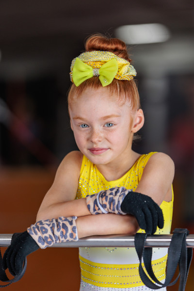 Kynlee posing on the bar