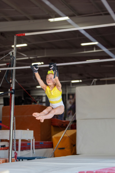 Kynlee holding the bar in a seated position