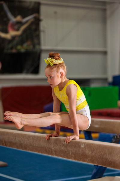 Kynlee sitting on the bar
