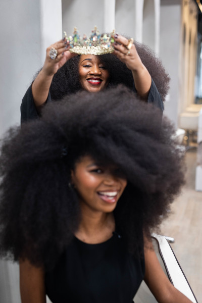 Aevin smiling as she puts the crown on Jess