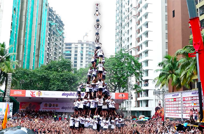 the tallest human pyramid