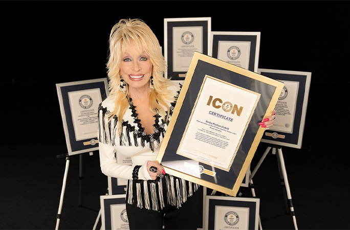 Dolly Parton with her ICON certificate