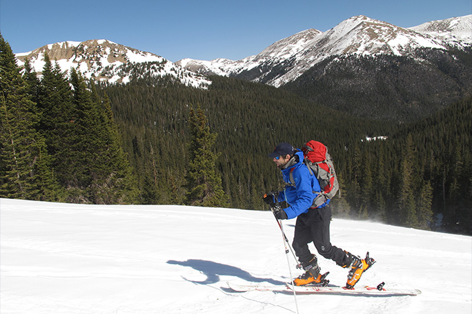 erik-skiing-in-british-columbia-canada