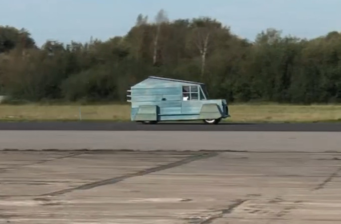 The shed on the race track