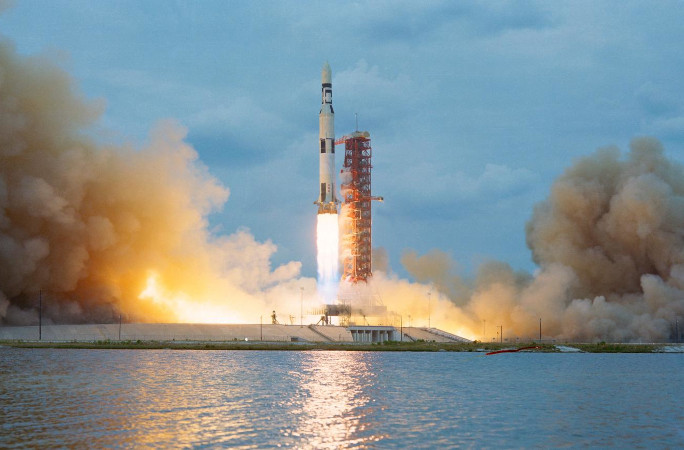 The Skylab taking off