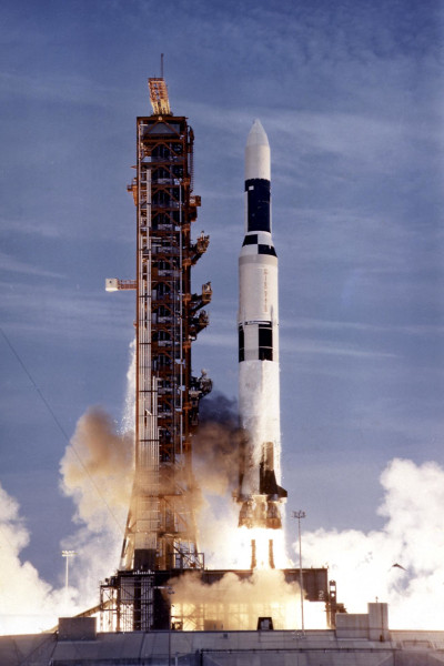 The Skylab taking off