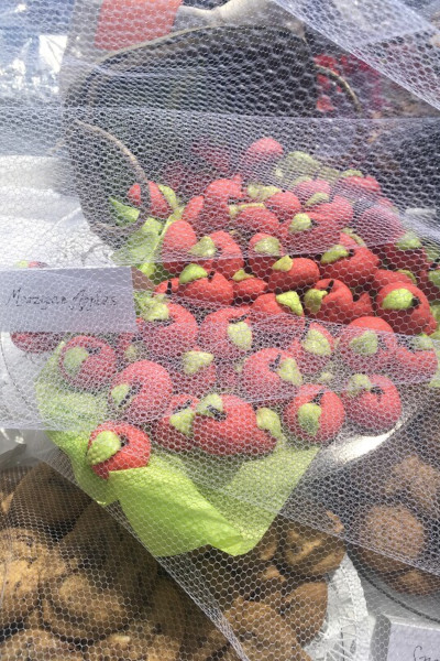 Apple-shaped cookies