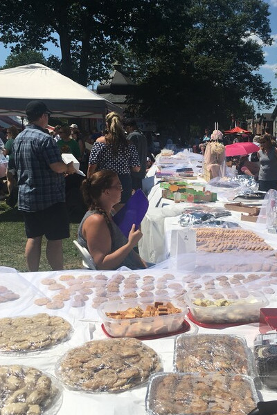 A table full of cookies