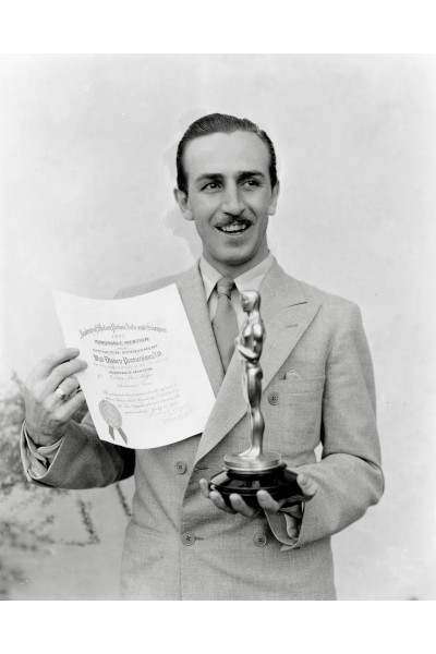 Walt Disney with an Oscar