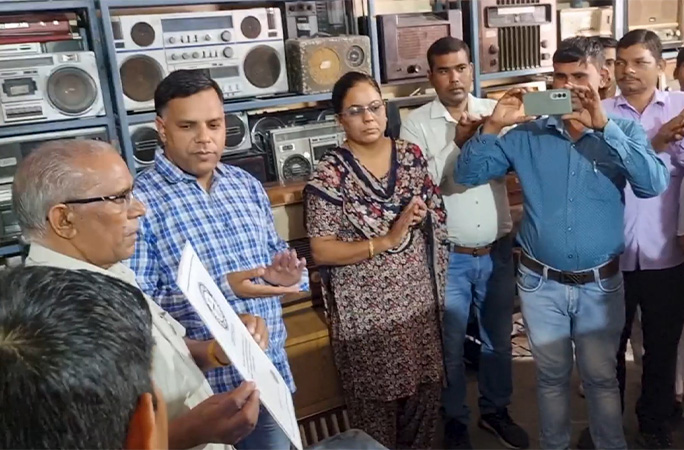 Ram shows off his certificate