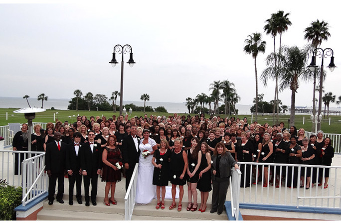 Picture of Tina Ackles and her large bridal party