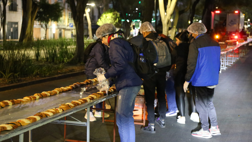 Visitors inspecting the longest line of breads