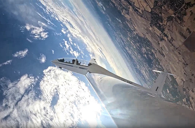 glider-loops-performing-a-loop Father and son fly glider in 45 loops to break record that went unchallenged for 20 years