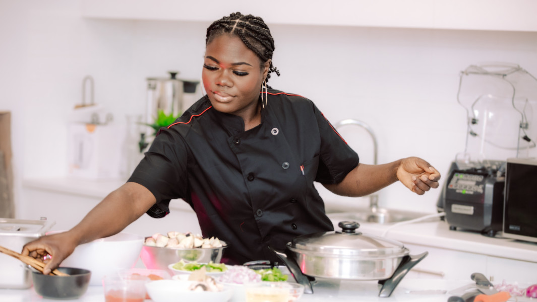 Evette cooking