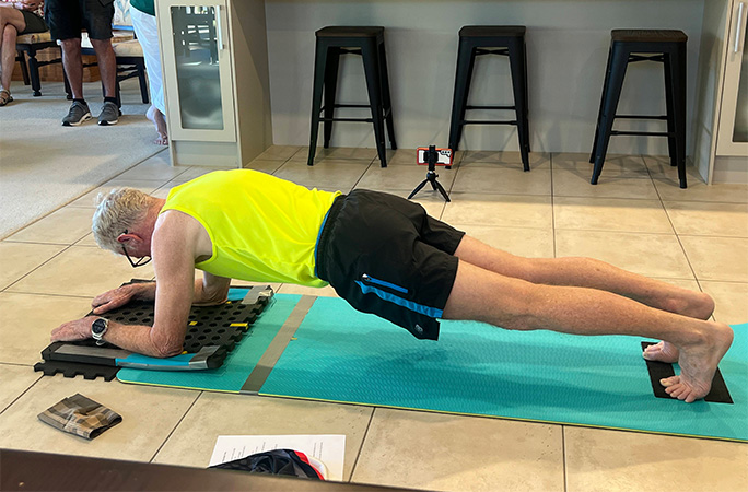 Oldest man to plank