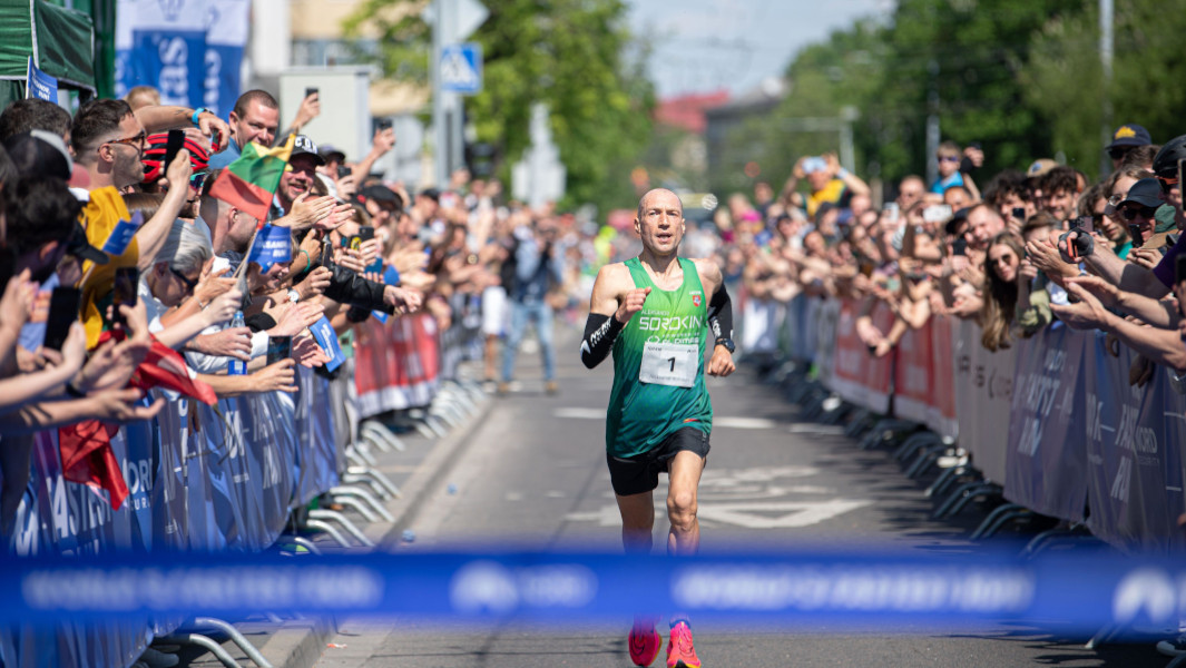 Aleksandr Sorokin crossing the finish line