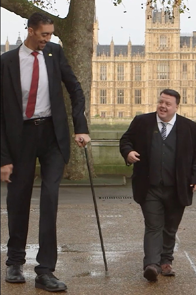 Craig with the world's tallest man Sultan Kösen