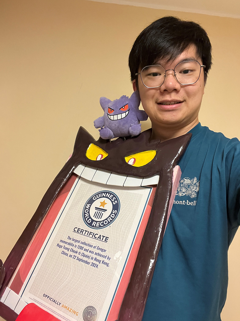 selfie-with-gengar-framed-gwr-certificate
