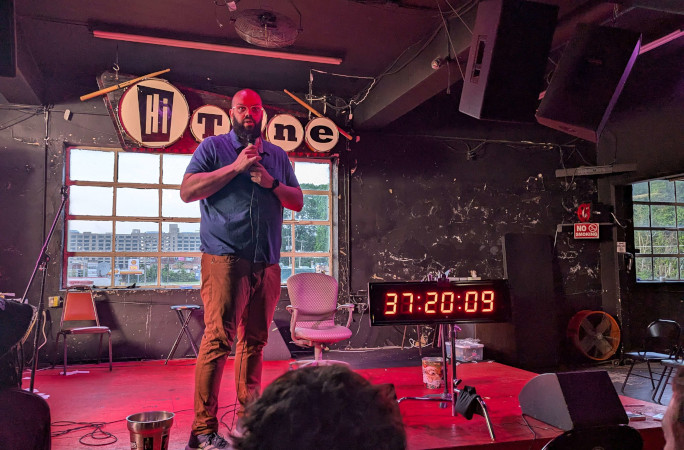 Benny performing at 37 hours in