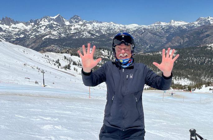 Tom holding 10 fingers for 10 million feet