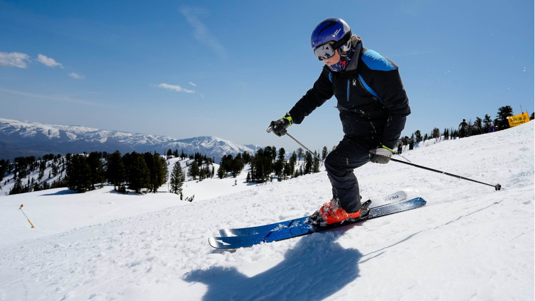Racer Tom skiing downhill
