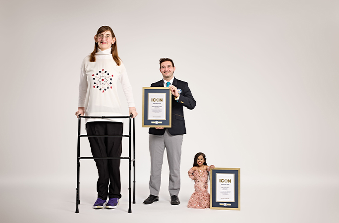 Rumeysa and Jyoti with the ICON certificates