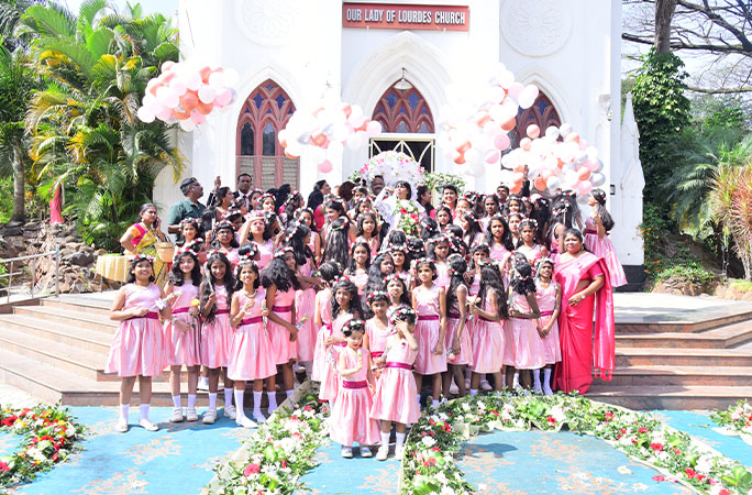 the bouquet needed 75 flower girls to carry it