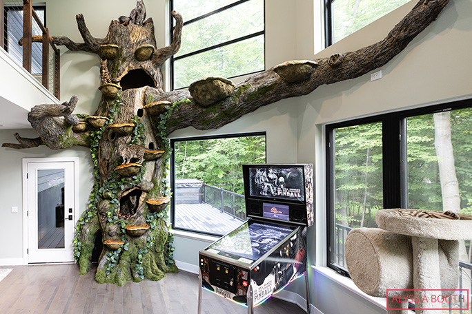 tallest-residential-cat-scratching-tree-in-the-dedicated-cat-habitat-of-will-powers-home