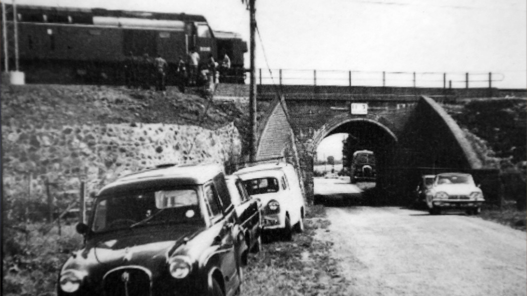 Police investigating the train after the Great Train Robbery