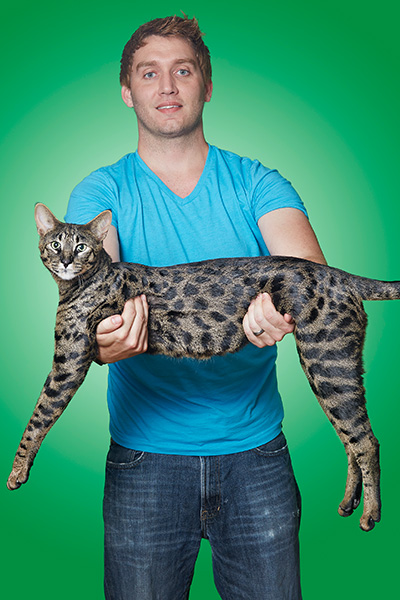 will-powers-with-tallest-cat-ever-arcturus