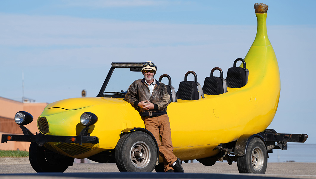 banana car split image