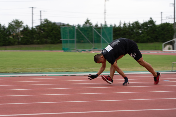 Ryusei Yonee practising running on all fours