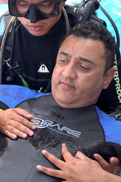 Walaa submerging