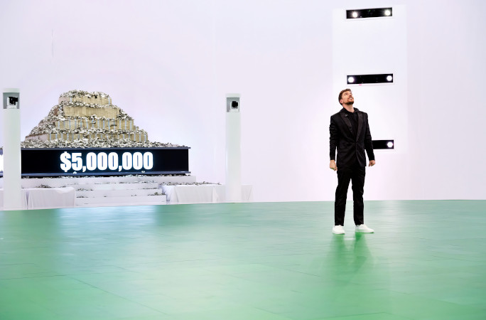 MrBeast in front of 5 million dollars cash