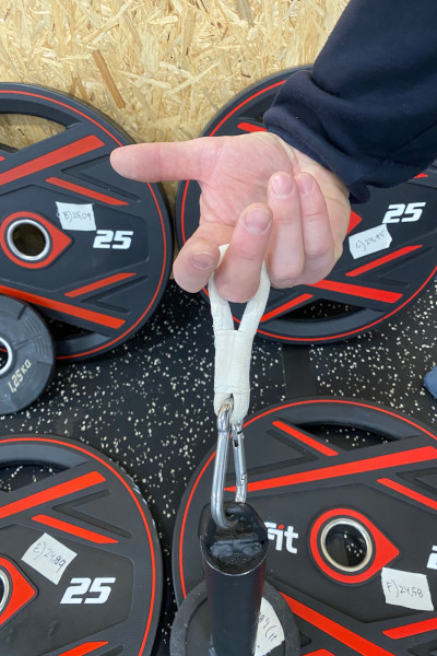 Closeup of the weight and Juha's finger