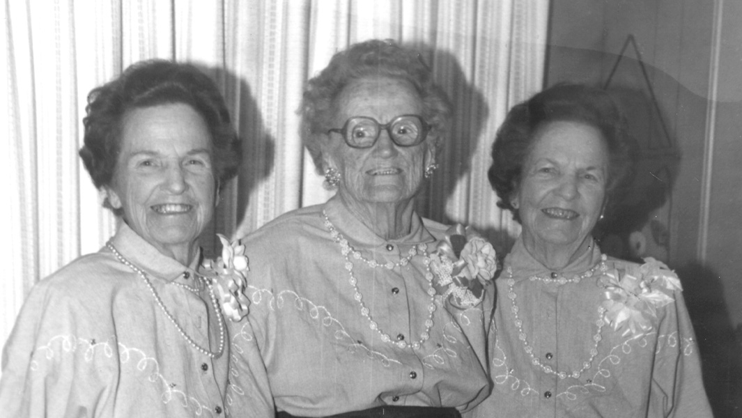 the oldest triplets ever posing together