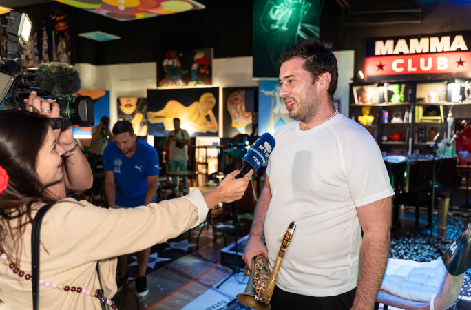 Elvis speaking to the press