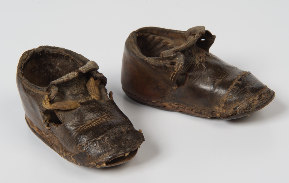 A pair of early seventeenth century children's shoes