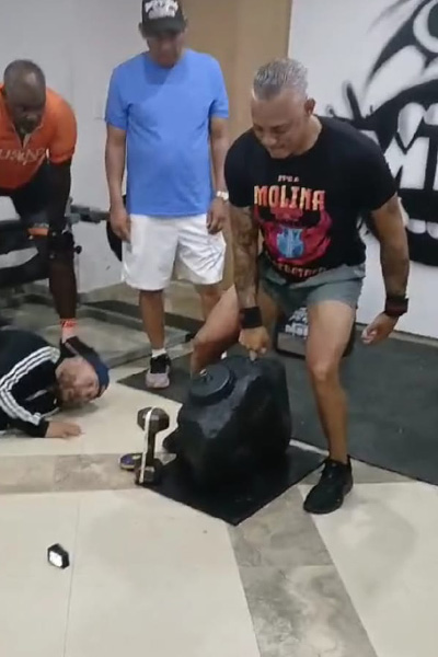 Egmond doing a deadlift with one finger