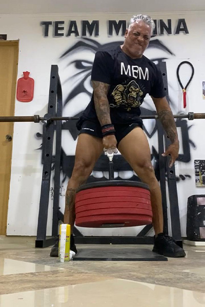 Egmond doing a deadlift with one finger