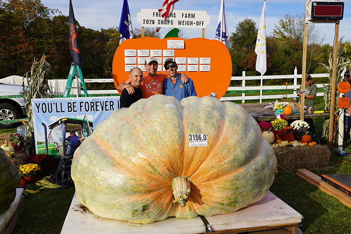 heaviest-pumpkin-ron-wallace-2026-after-being-weighed