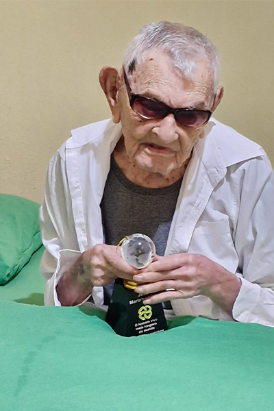 Joao in 2025 with his LongeviQuest trophy
