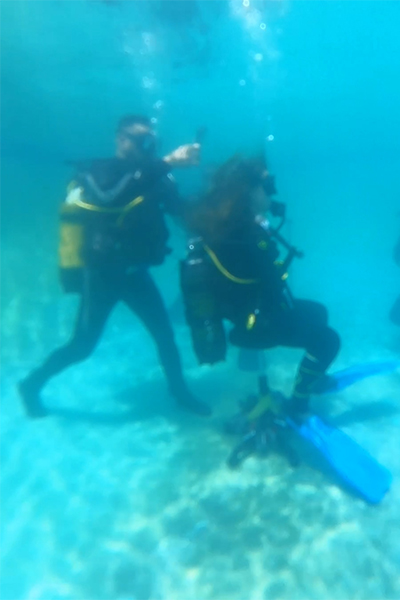 Andre cutting hair underwater